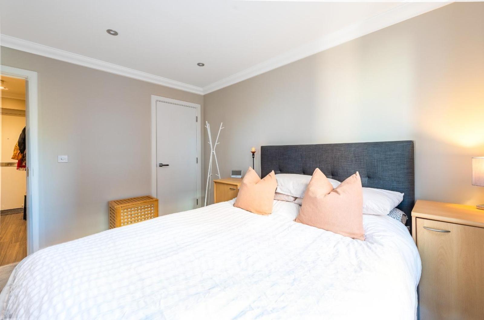 Capital Modern One Bedroom In Clapham Apartment *